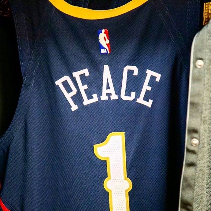 为社会公义发声！复赛第一场比赛球员背后标语