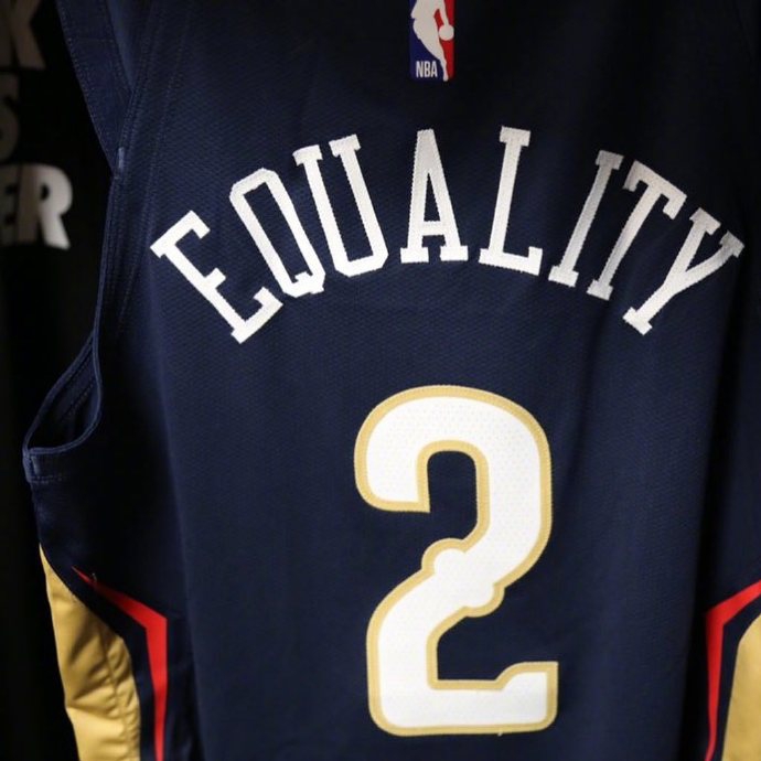 为社会公义发声！复赛第一场比赛球员背后标语