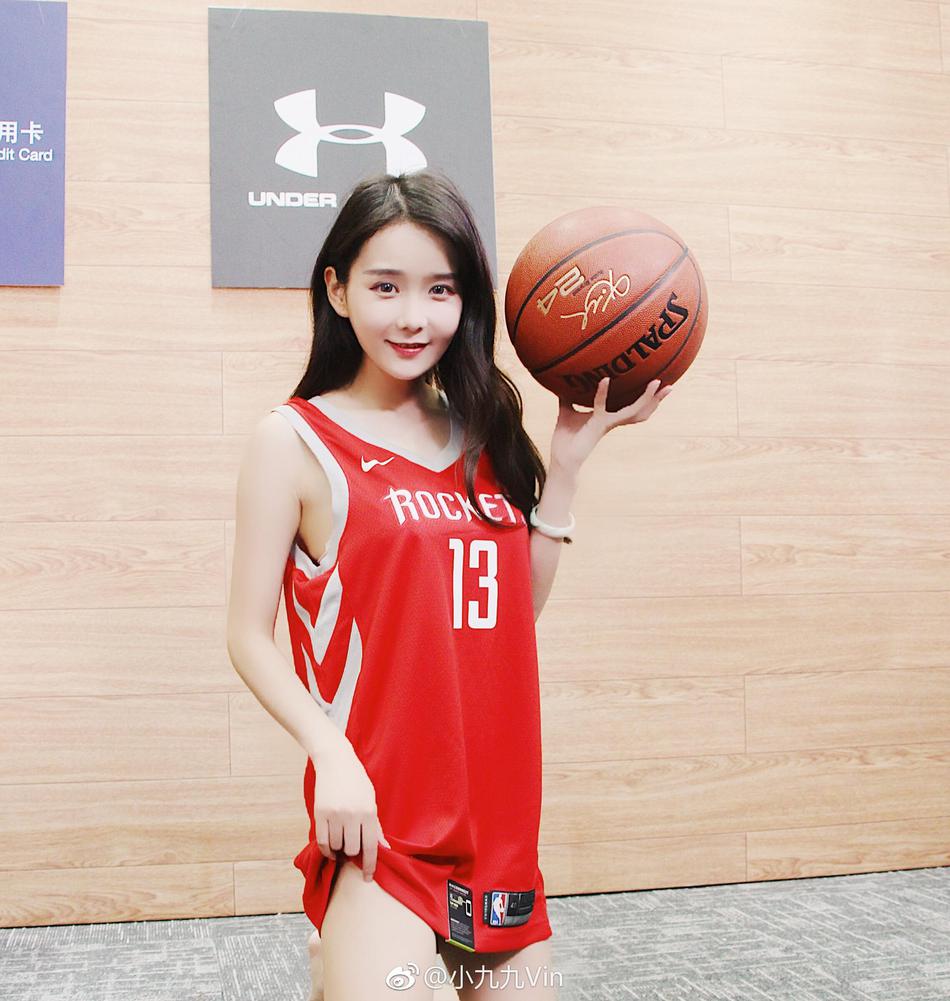 网红小姐姐为哈登打call！她还是世界杯宝贝