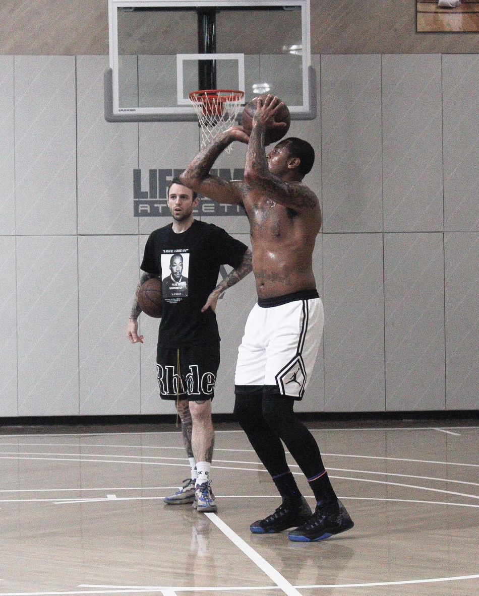 太社会了！安东尼这身材真是一点也不比登哥差啊