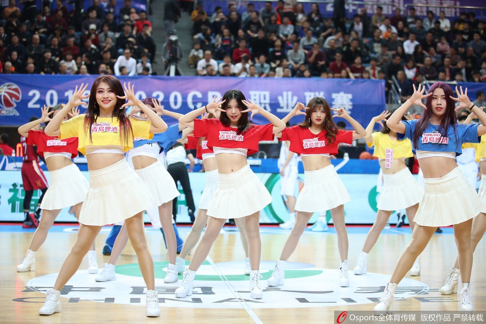 CBA第25轮:啦啦队曼妙舞姿助力球队