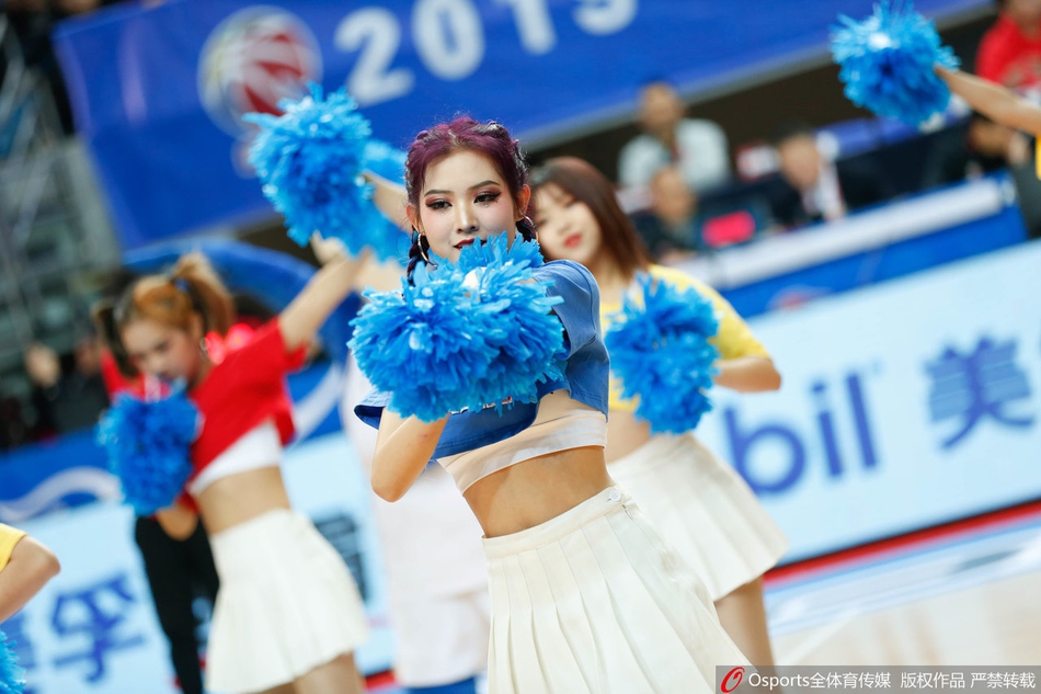CBA第25轮:啦啦队曼妙舞姿助力球队