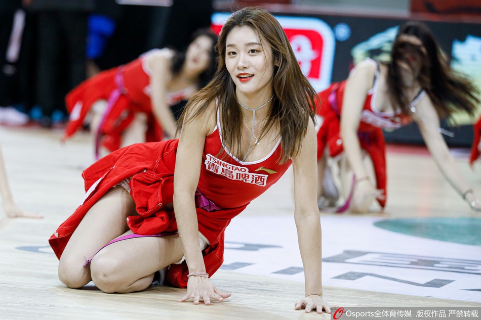 CBA第25轮:啦啦队曼妙舞姿助力球队