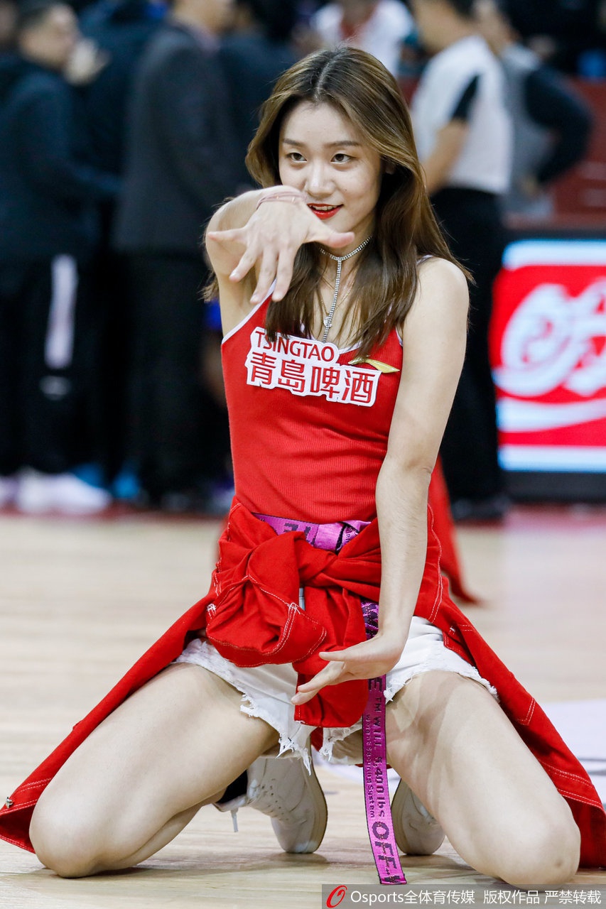 CBA第25轮:啦啦队曼妙舞姿助力球队