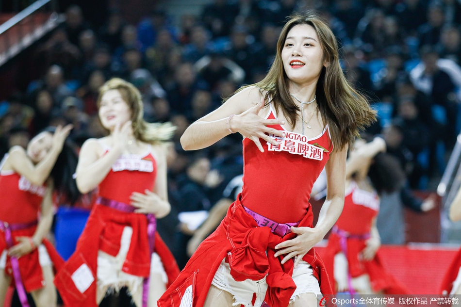 CBA第25轮:啦啦队曼妙舞姿助力球队