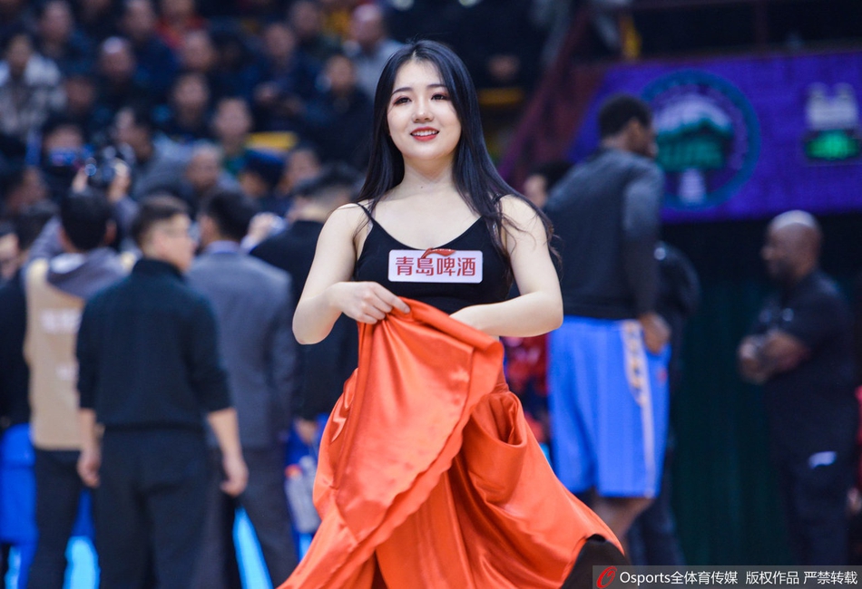 CBA第25轮:啦啦队曼妙舞姿助力球队