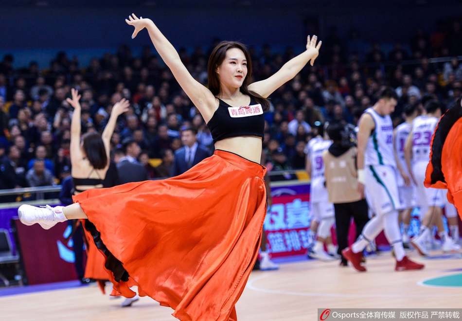 CBA第25轮:啦啦队曼妙舞姿助力球队