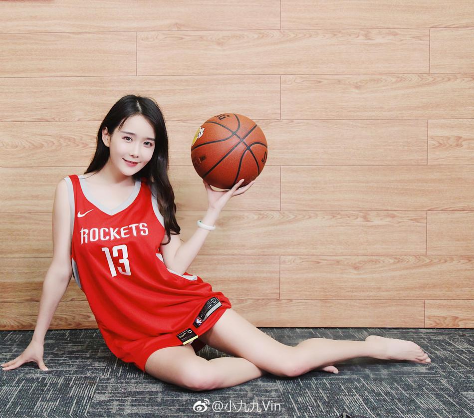 网红小姐姐为哈登打call！她还是世界杯宝贝