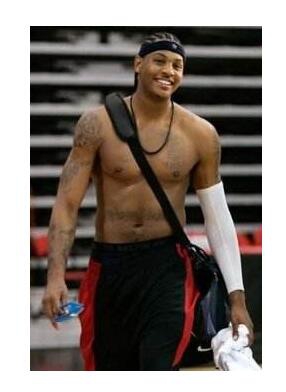 太社会了！安东尼这身材真是一点也不比登哥差啊