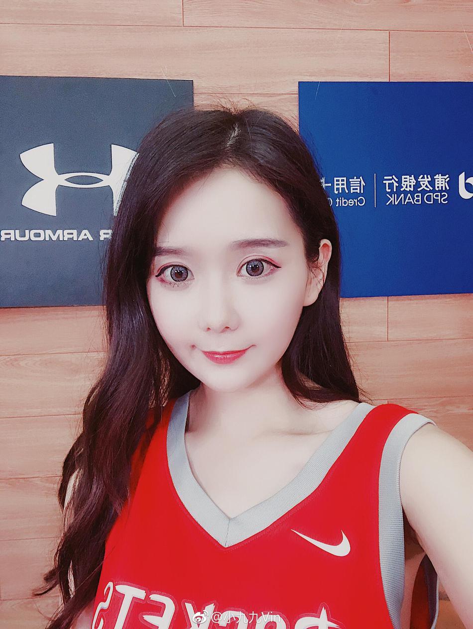 网红小姐姐为哈登打call！她还是世界杯宝贝