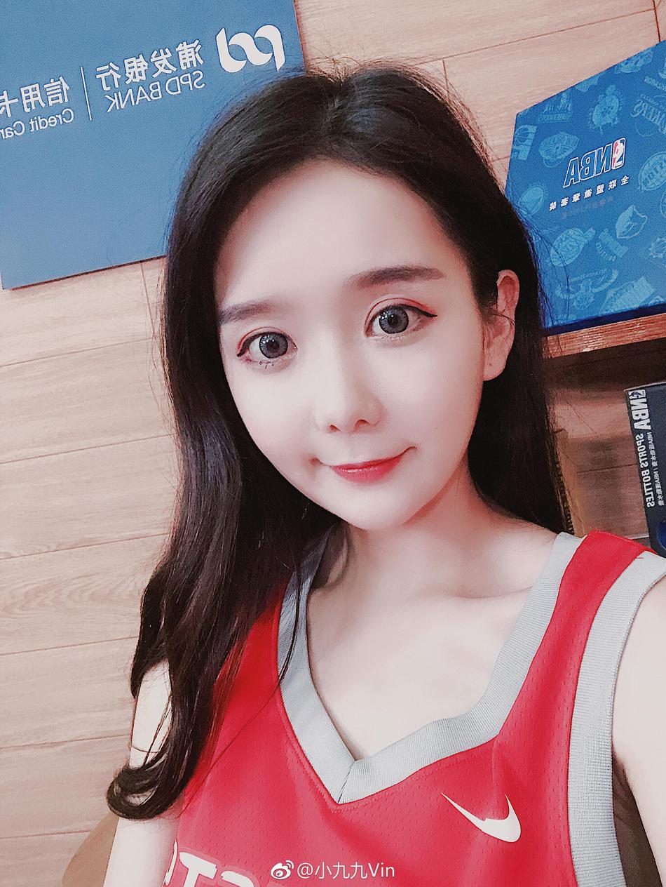 网红小姐姐为哈登打call！她还是世界杯宝贝