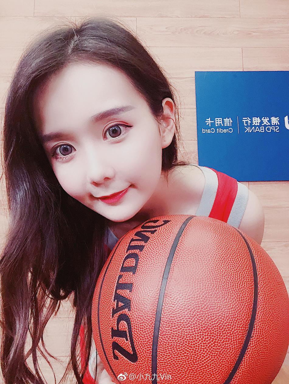 网红小姐姐为哈登打call！她还是世界杯宝贝