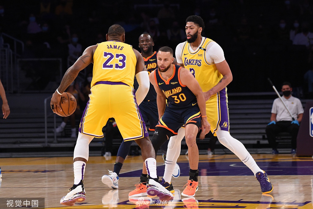 [NBA附加赛]湖人胜勇士晋级季后赛 詹姆斯砍三双