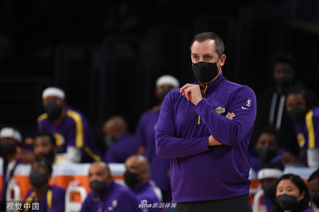 [NBA附加赛]湖人胜勇士晋级季后赛 詹姆斯砍三双