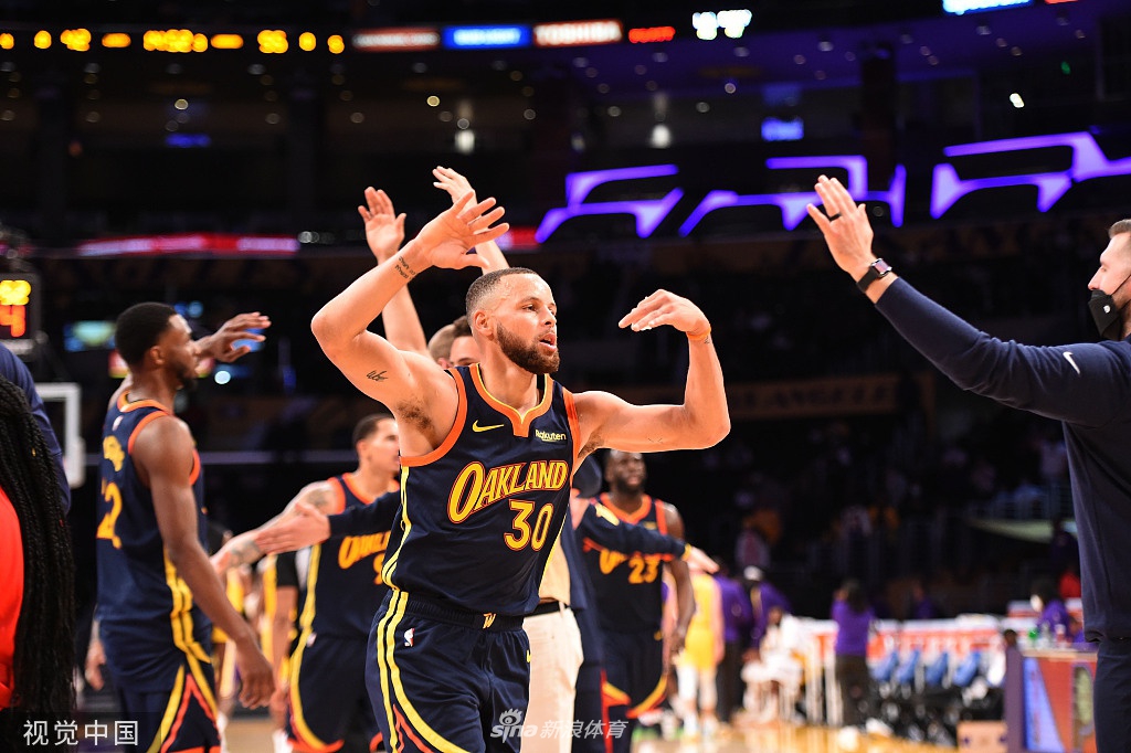 [NBA附加赛]湖人胜勇士晋级季后赛 詹姆斯砍三双