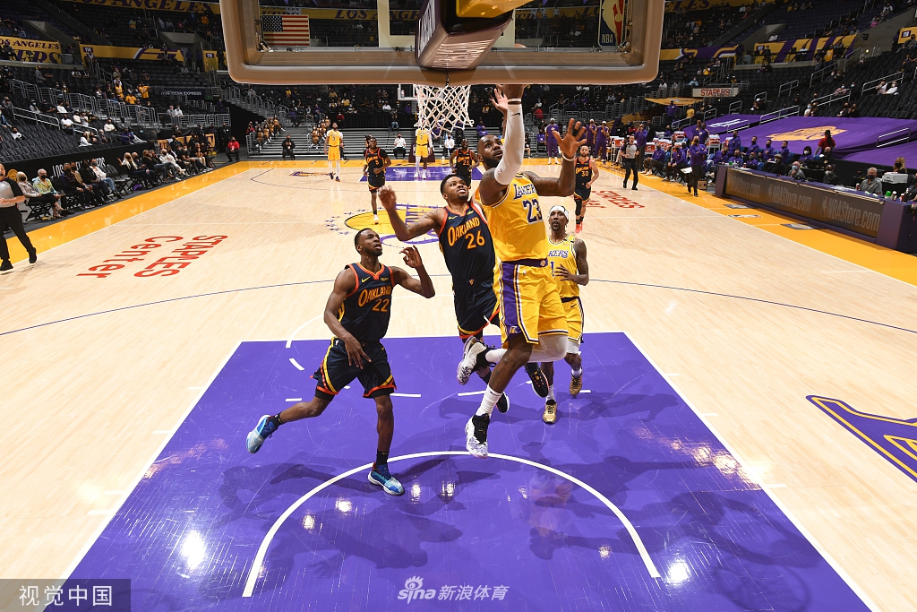 [NBA附加赛]湖人胜勇士晋级季后赛 詹姆斯砍三双