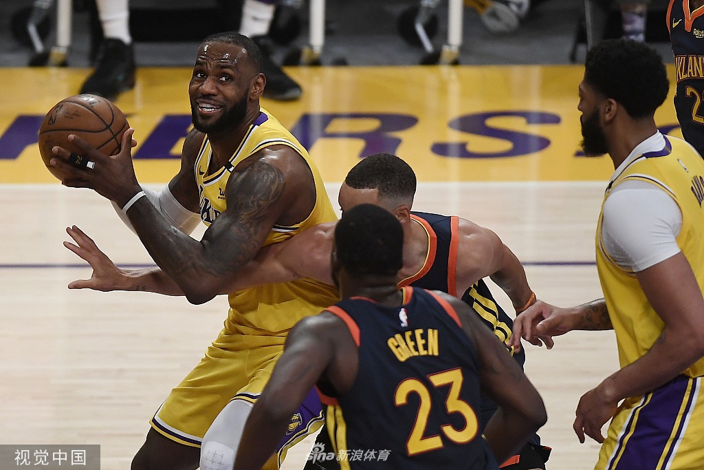 [NBA附加赛]湖人胜勇士晋级季后赛 詹姆斯砍三双