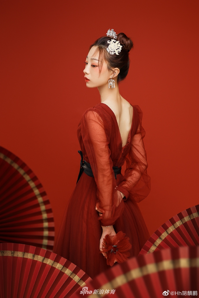 北体大跳高美女胡麟鹏晒美拍 大长腿抢镜