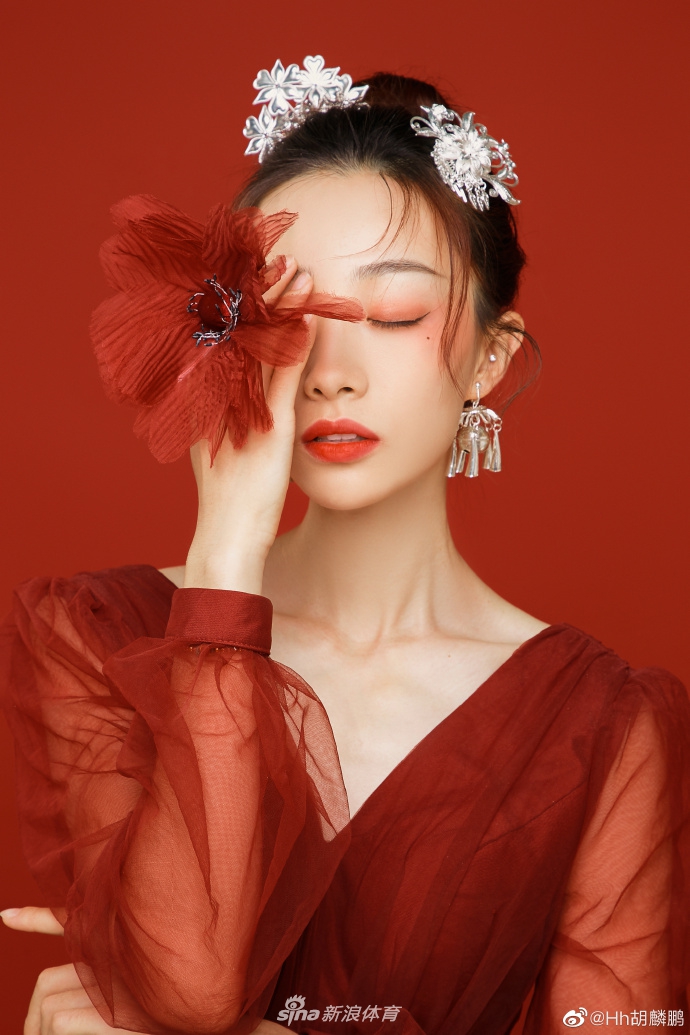 北体大跳高美女胡麟鹏晒美拍 大长腿抢镜