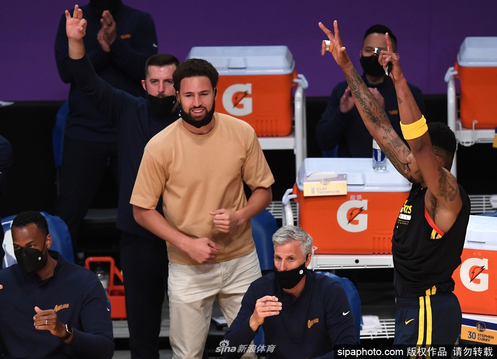 [NBA附加赛]湖人胜勇士晋级季后赛 詹姆斯砍三双