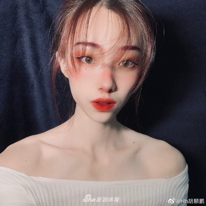 北体大跳高美女胡麟鹏晒美拍 大长腿抢镜