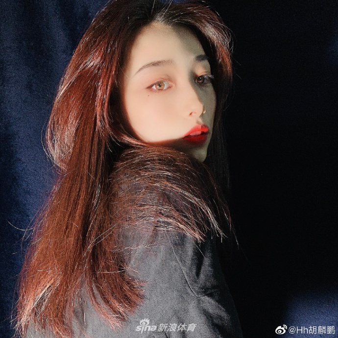 北体大跳高美女胡麟鹏晒美拍 大长腿抢镜