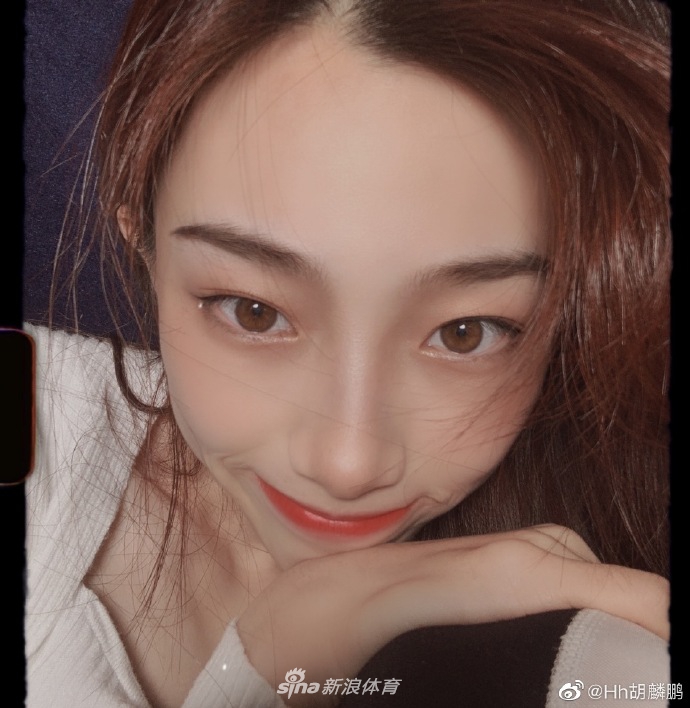 北体大跳高美女胡麟鹏晒美拍 大长腿抢镜