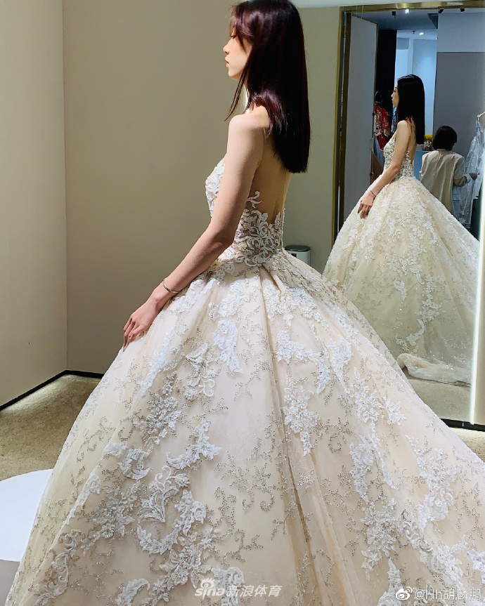 北体大跳高美女胡麟鹏晒美拍 大长腿抢镜