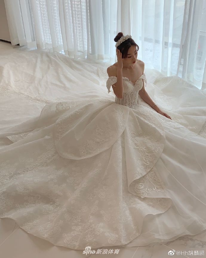 北体大跳高美女胡麟鹏晒美拍 大长腿抢镜