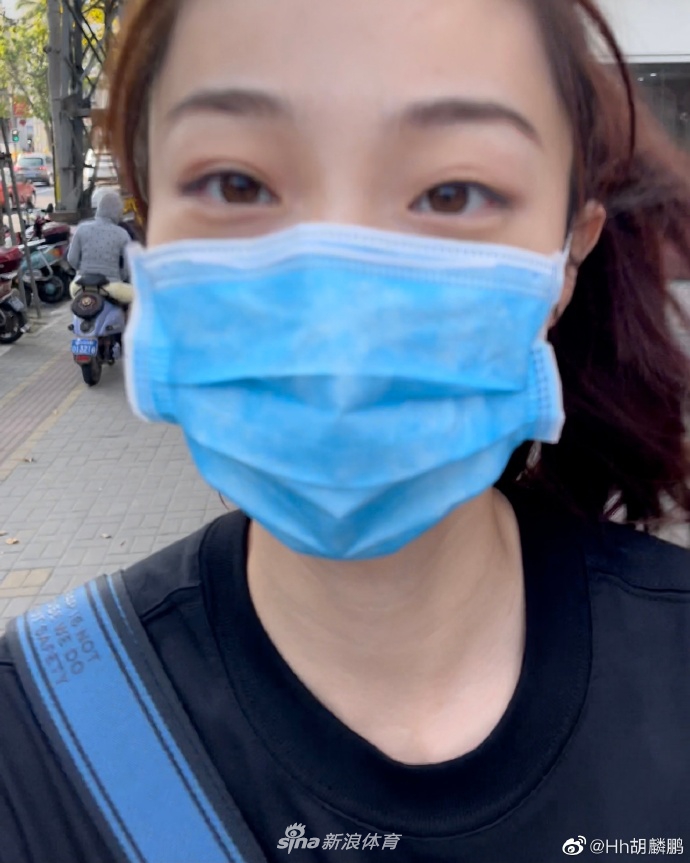 北体大跳高美女胡麟鹏晒美拍 大长腿抢镜