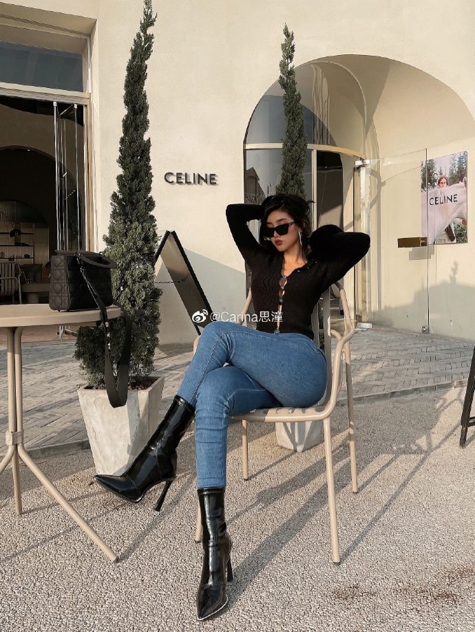 运动博主思潼新年晒美拍 这身材什么水平