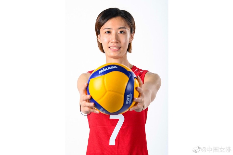 中国女排世联赛官方定妆照