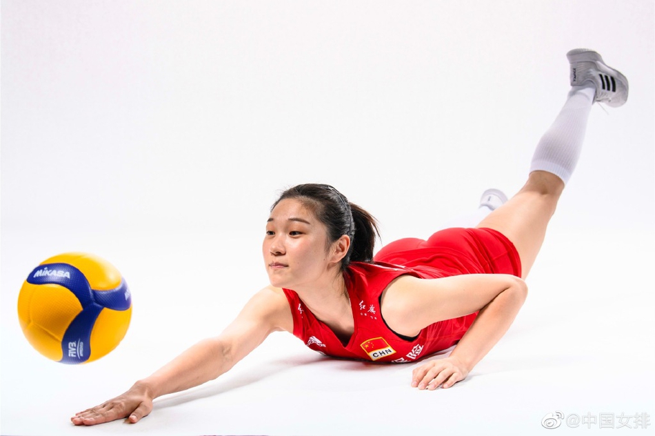 中国女排世联赛官方定妆照