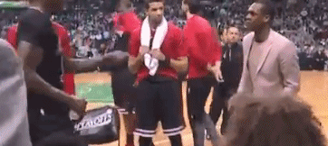 隆多在公牛讲战术