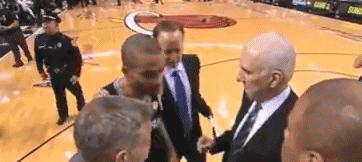 帕克为马刺布置战术