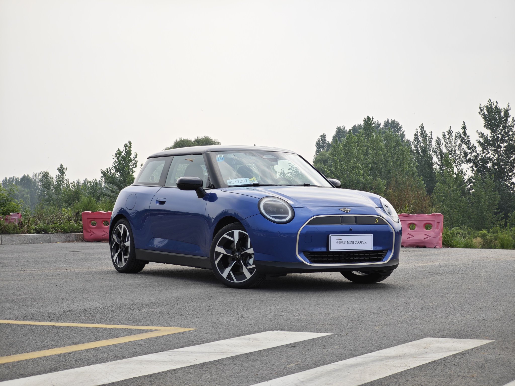 全新MINI COOPER纯电家族上市 售价18.98-26.68万元