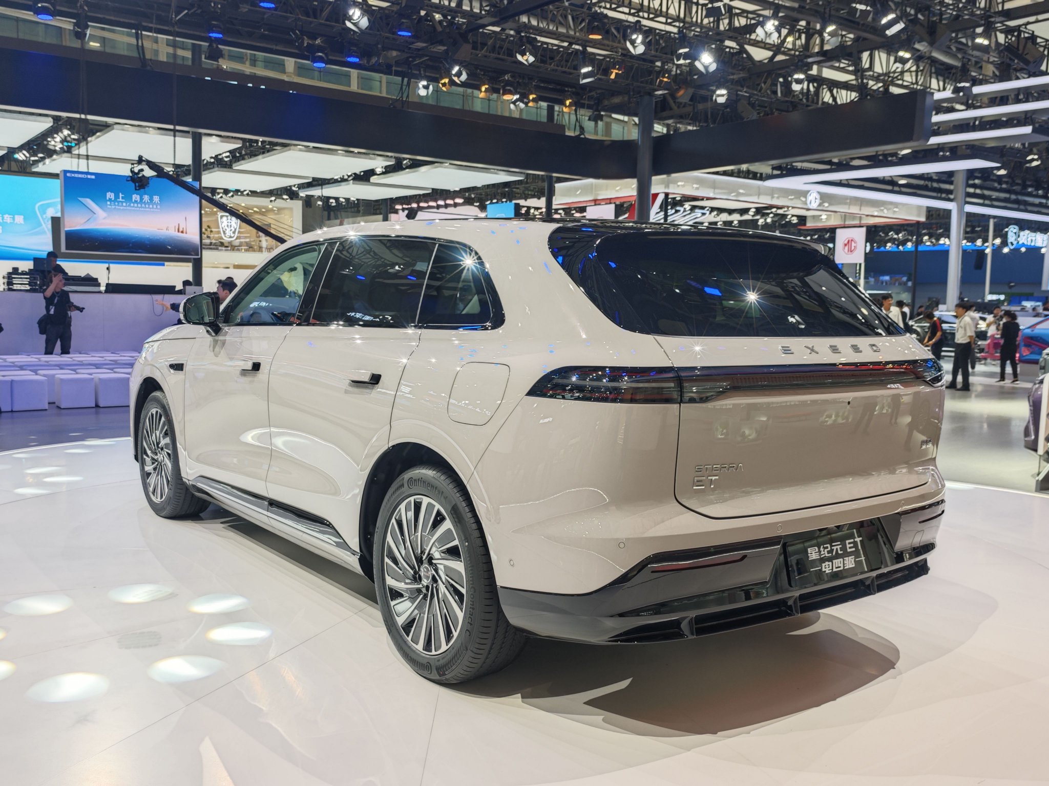 2024广州车展：全新星纪元ET增程四驱预售24.98万起