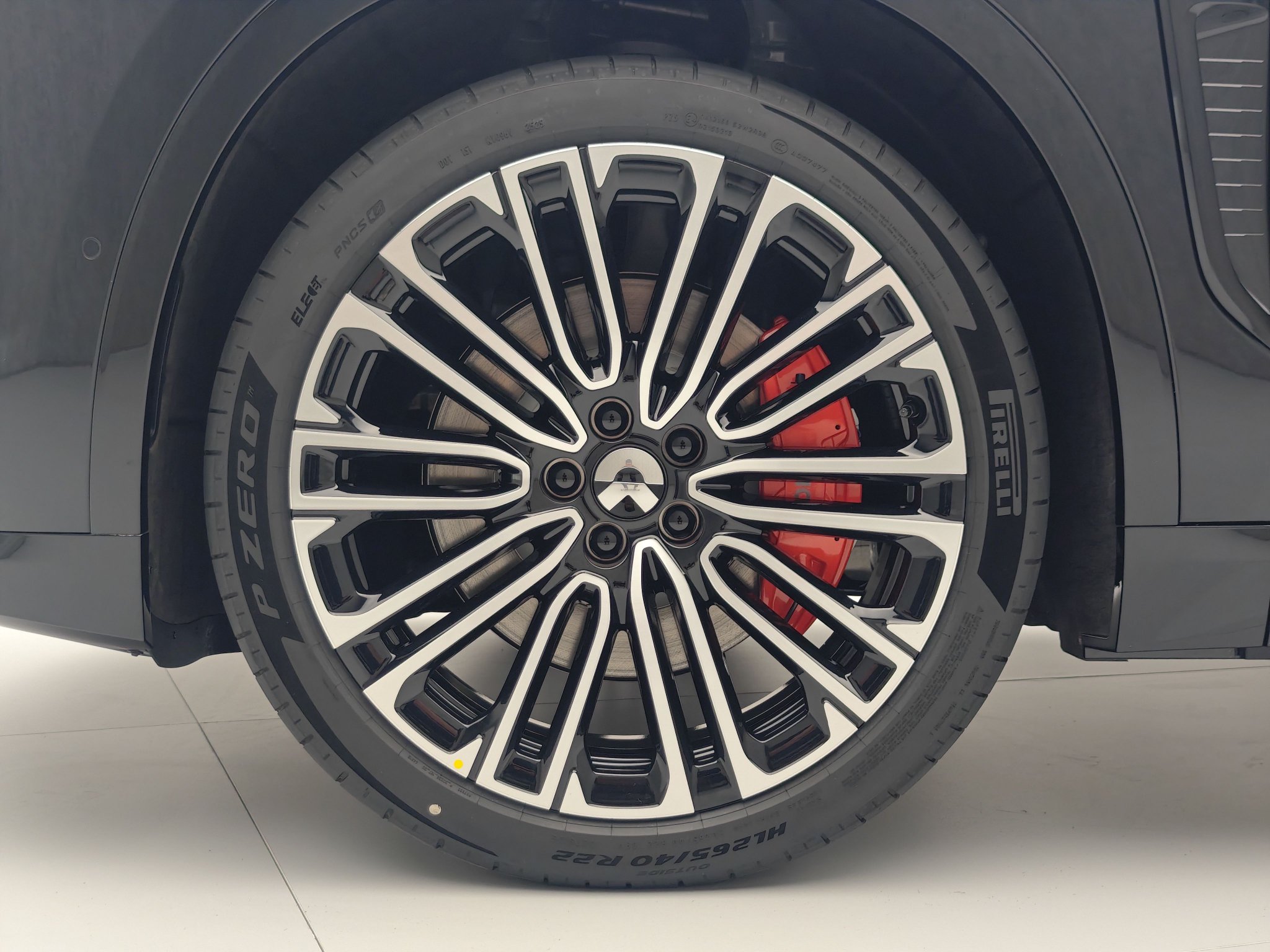 租电方案预售30.88万元起 蔚来全新ES8正式开启预售