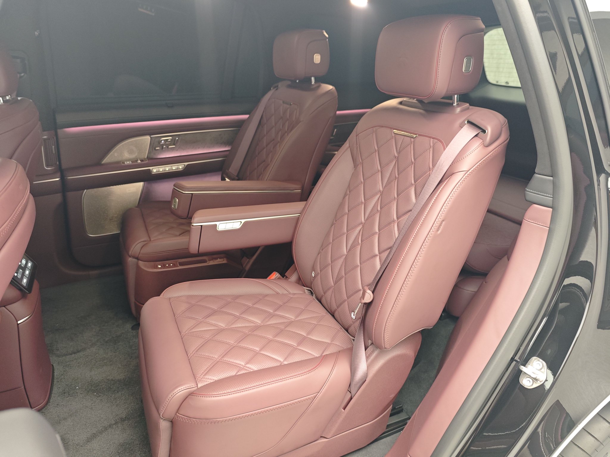 租电方案预售30.88万元起 蔚来全新ES8正式开启预售