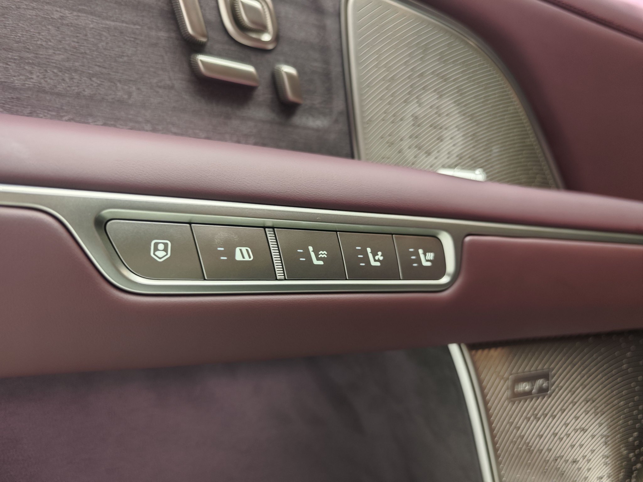 租电方案预售30.88万元起 蔚来全新ES8正式开启预售