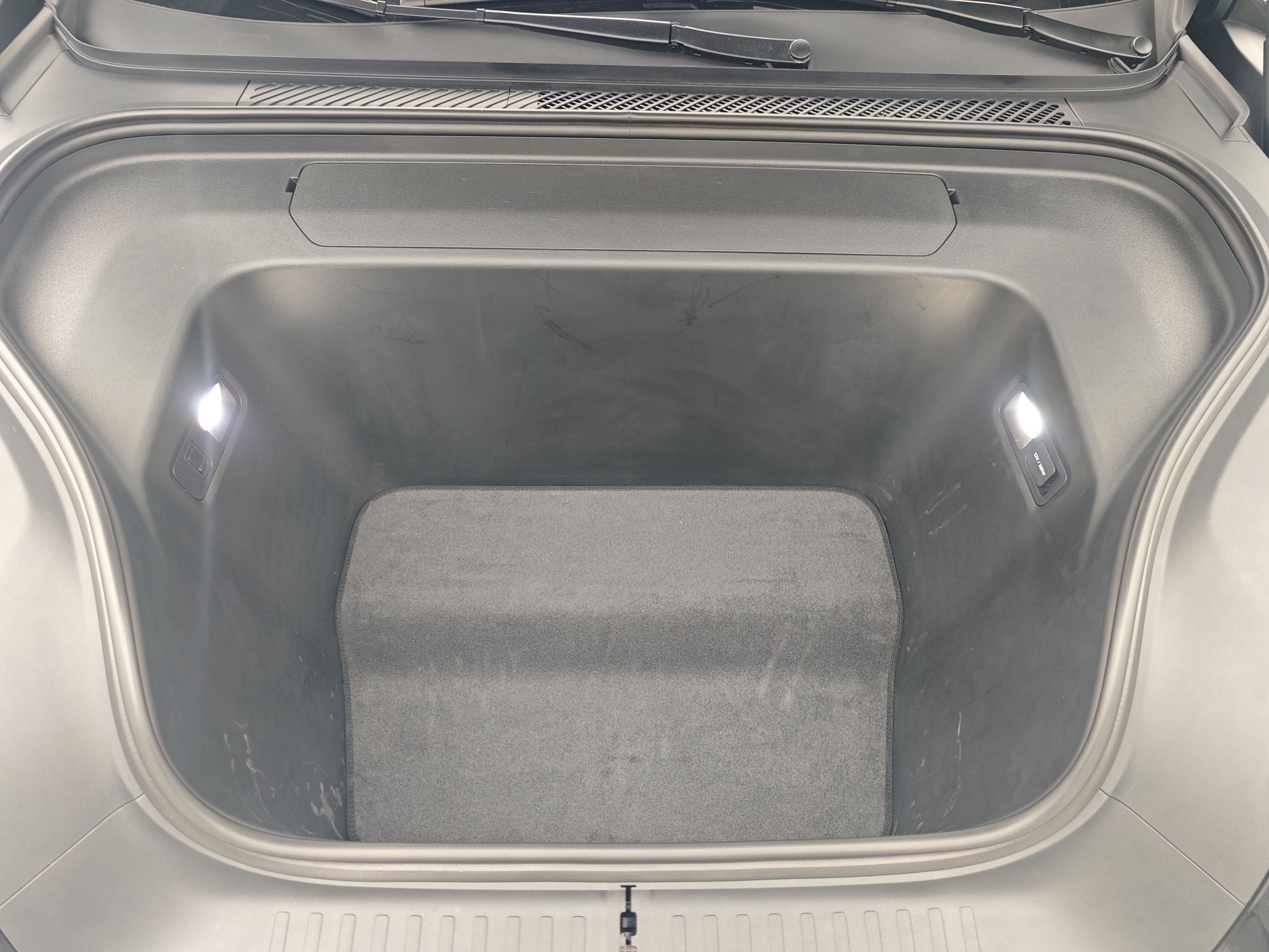 租电方案预售30.88万元起 蔚来全新ES8正式开启预售