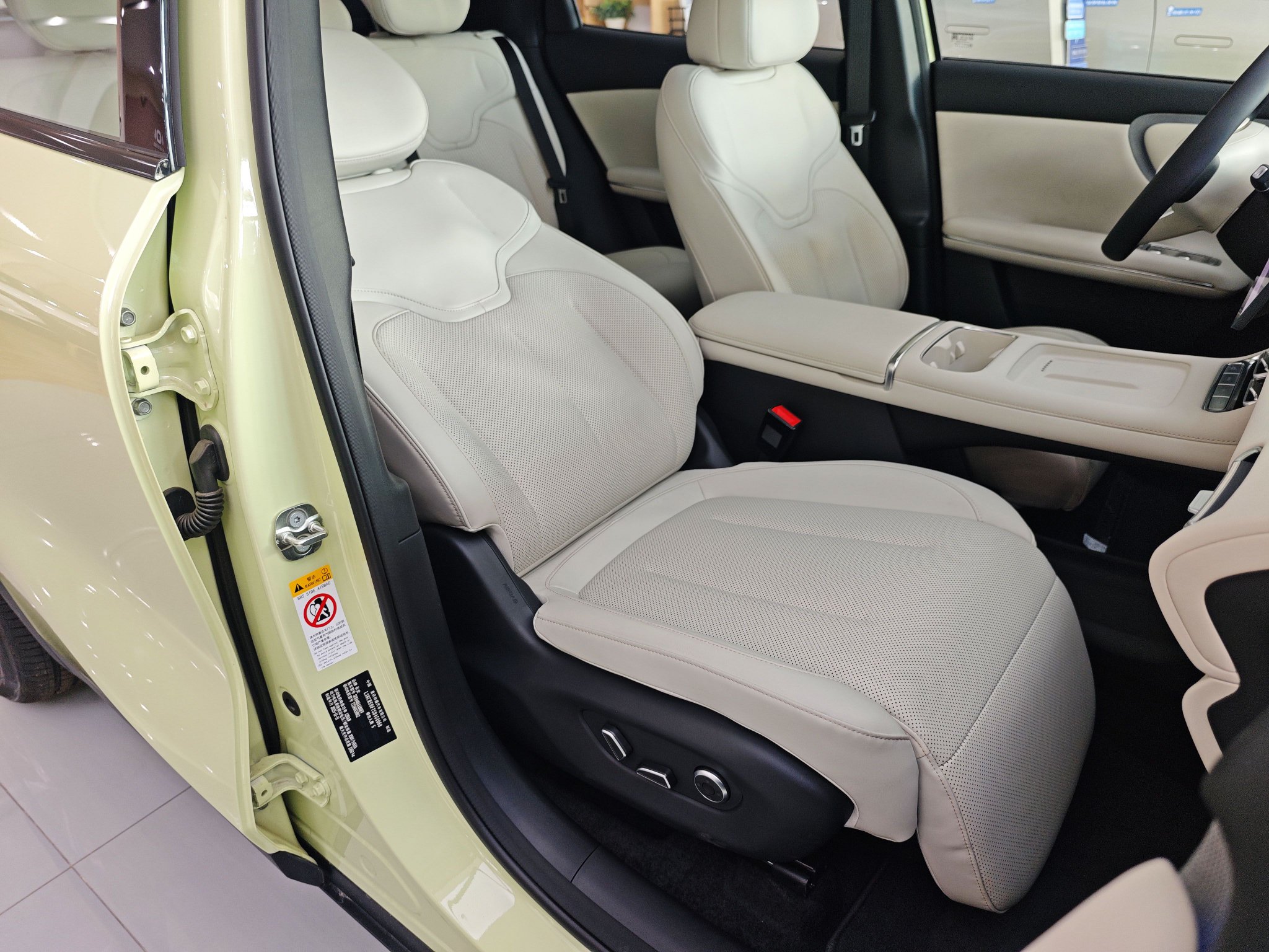 性价比极高 到店实拍长安启源全新Q05