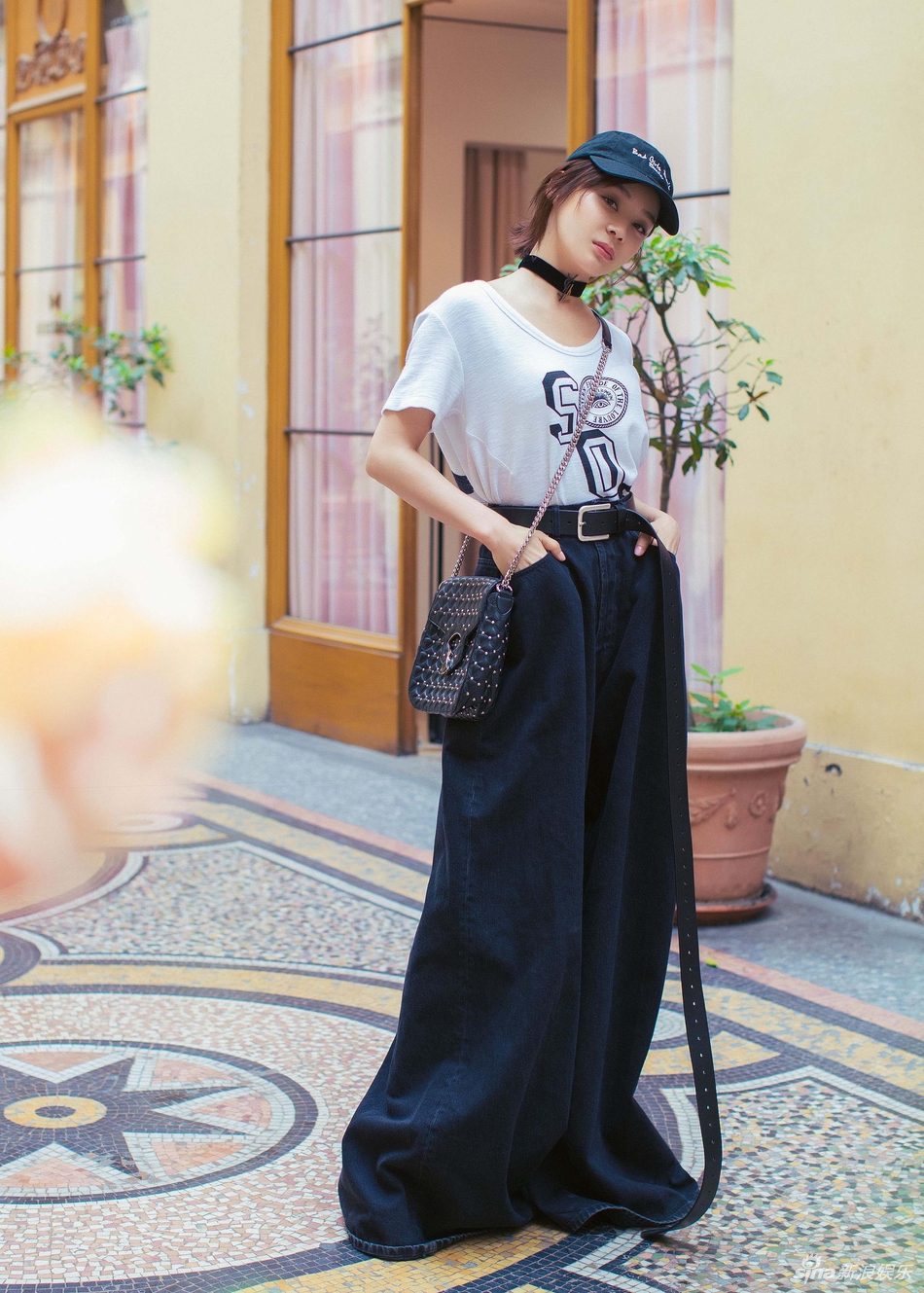 袁姗姗开启巴黎style 超阔阔腿裤超酷感十足