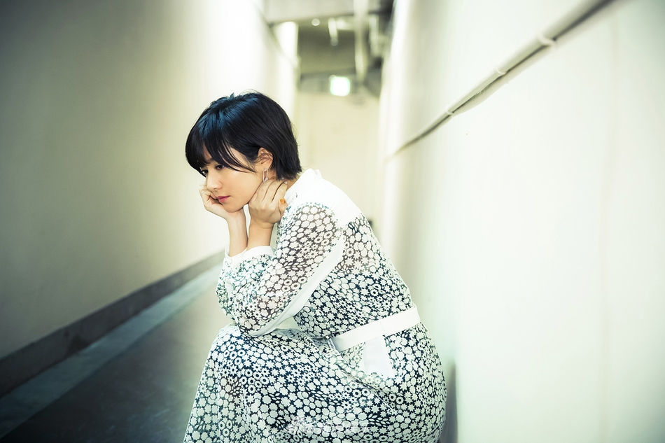组图:日本女星木村文乃拍摄写真 短发配长裙气质出众