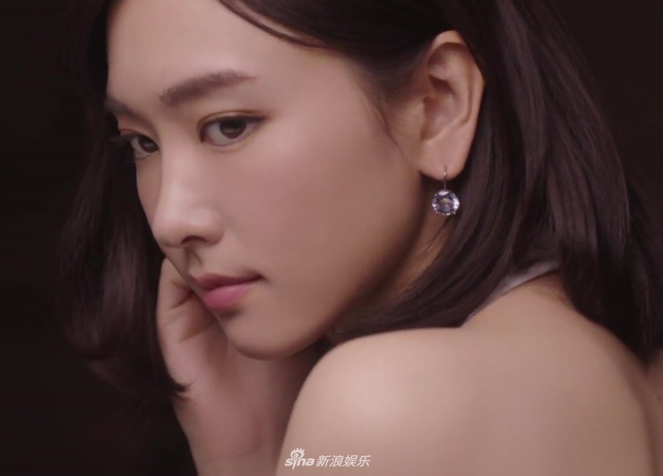 组图:新垣结衣拍摄化妆品广告 女神展现完美无暇肌肤
