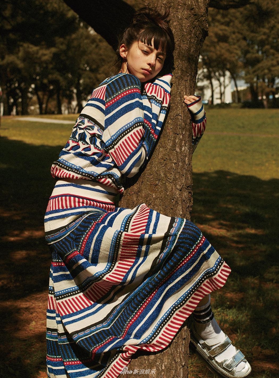 组图九头身美女中条彩未拍大片迷离眼神演绎酷女孩