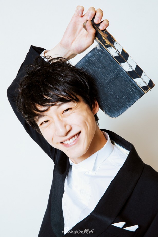 组图男星坂口健太郎拍摄写真搞怪姿势连发可爱爆棚