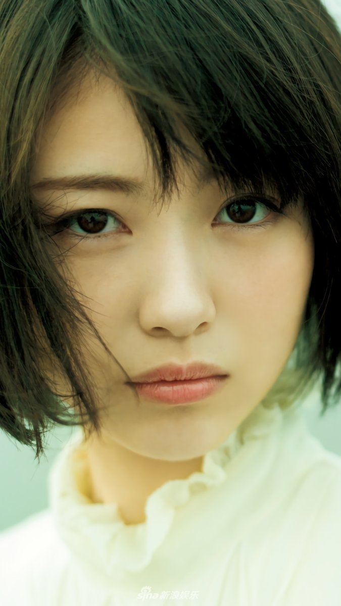 组图:演员滨边美波拍摄唯美写真 短发清纯美少女