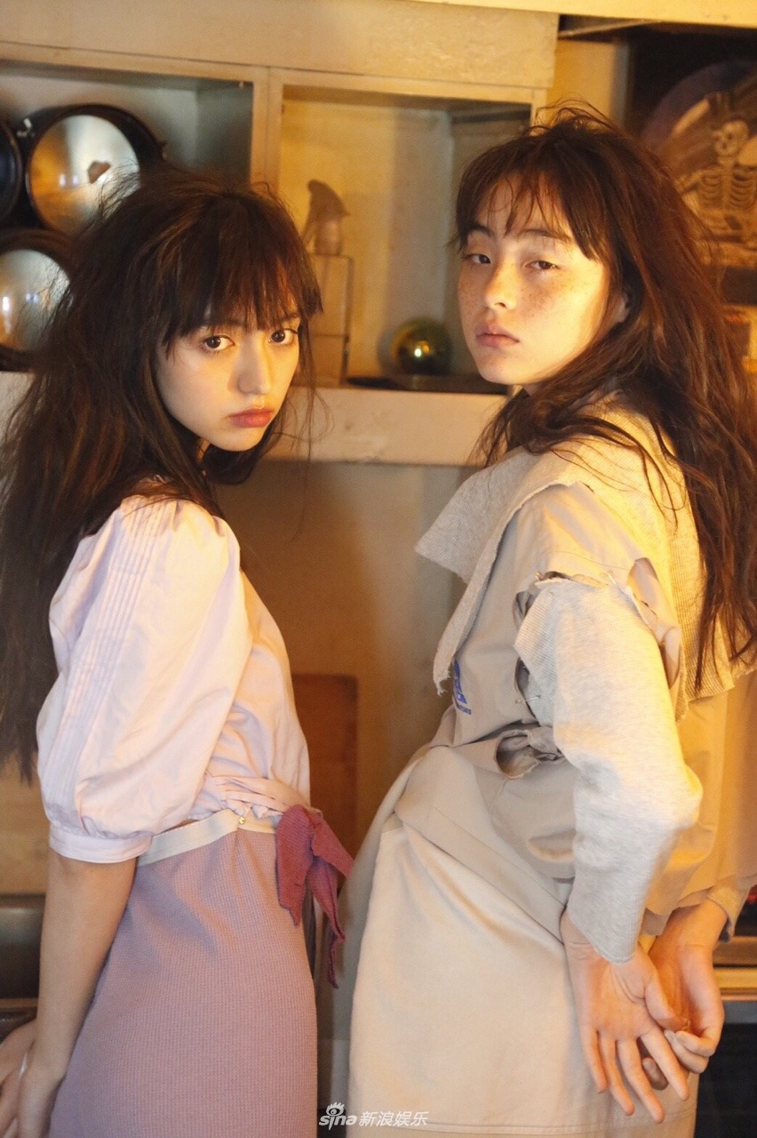 组图日本模特拍摄时髦写真双子女生演绎复古原宿风