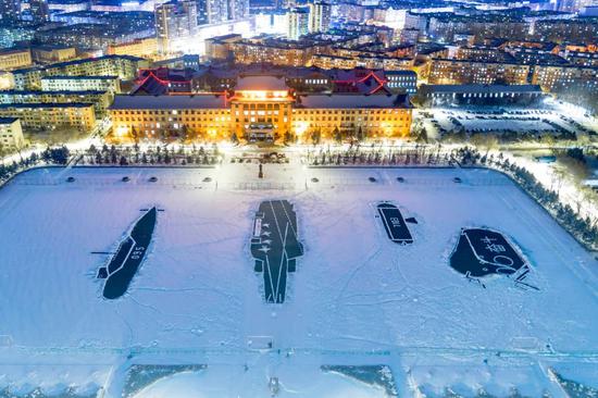 燃 这所大学700多名师生建“雪地舰队”